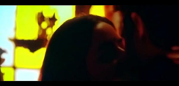  Katrina Kaif Hot Kiss scene Downloadhub.Net